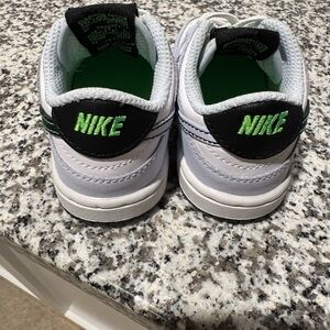 Nike White and Green Sneakers Classic Athletic Design